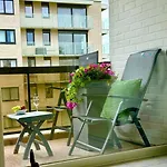 Sia - Lichtrijke Met Balkon Met Zijzeezicht In Hartje De Panne